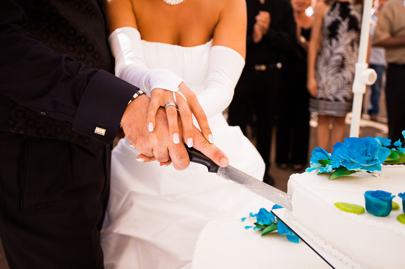 Popular wedding cake traditions